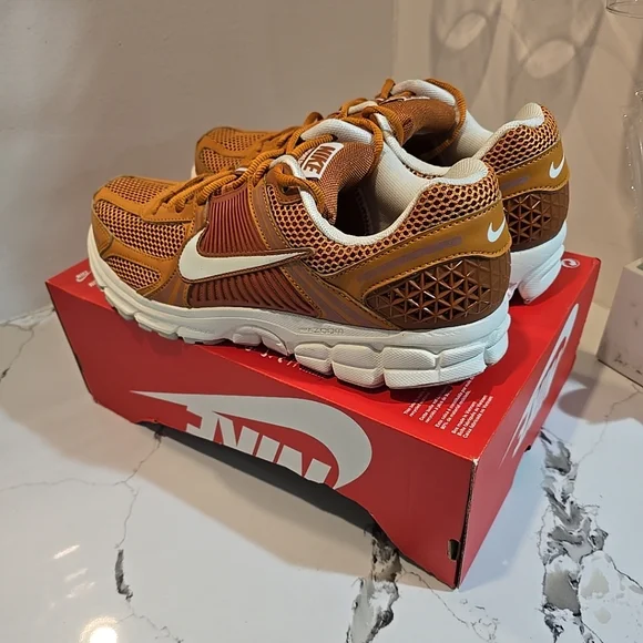 Nike Air Zoom Vomero 5 Monarch Men's Size 12 New With Box *No Lid On Box - Picture 3 of 8